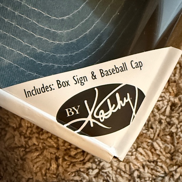 Gift Box includes an “I Can’t Adult Today” Box sign and Baseball cap - Picture 3 of 6